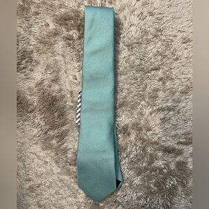Dibangu Green Tie Elegant Accessory